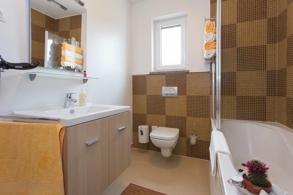 Apartment Soni A4 Krk Town Exteriör bild